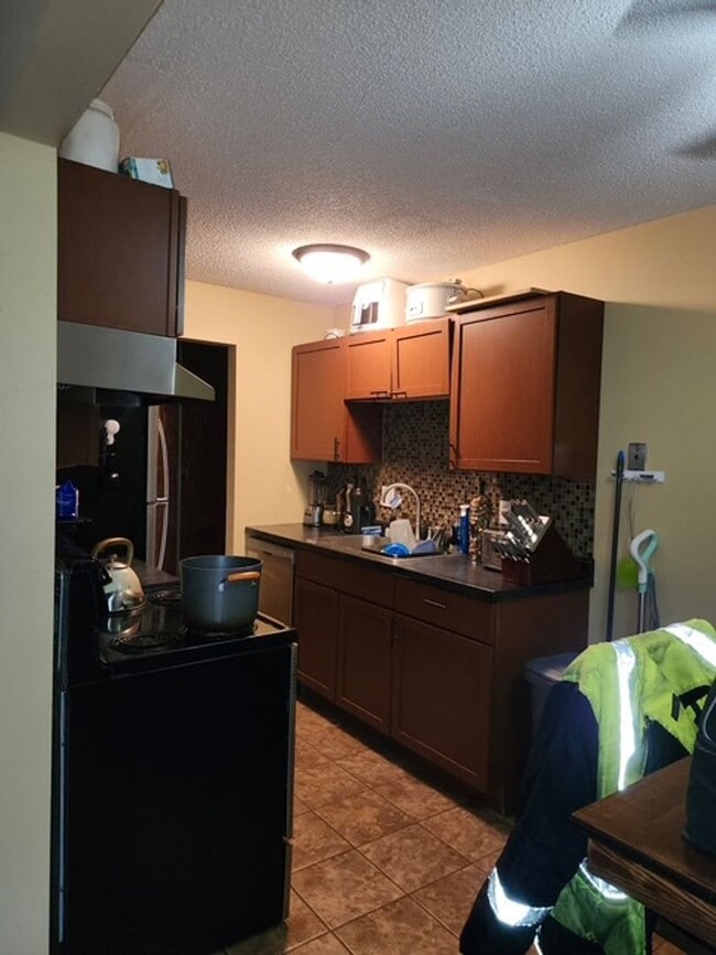 Building Photo - Spacious 2 bedroom in Hopkins