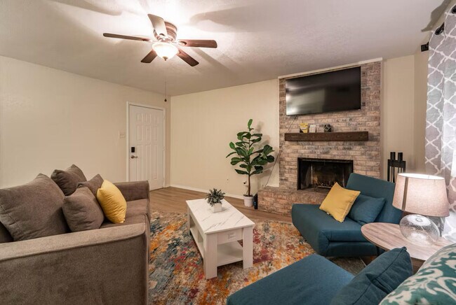 Building Photo - 8601 Memphis Dr