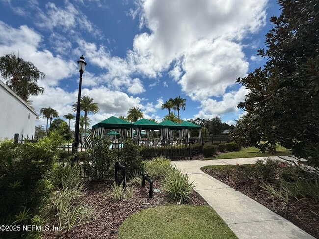 Building Photo - 309 St Vincent Dr