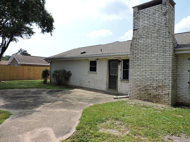 Building Photo - Nice home in Northeast Pensacola!