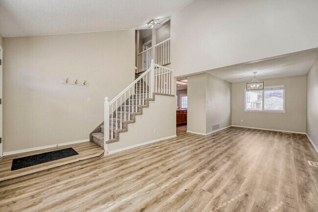 Building Photo - 8420 Ilex Dr