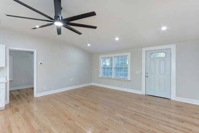 Building Photo - 2109 E 36th St