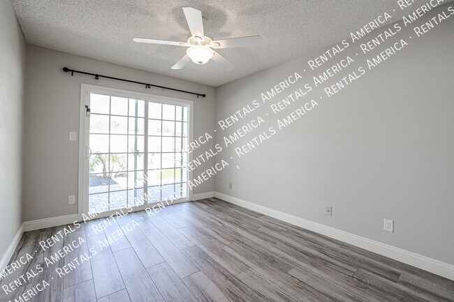 Building Photo - 10534 E Mercer Ln