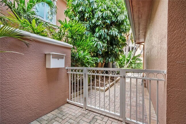 Building Photo - 515 5th Ave NE