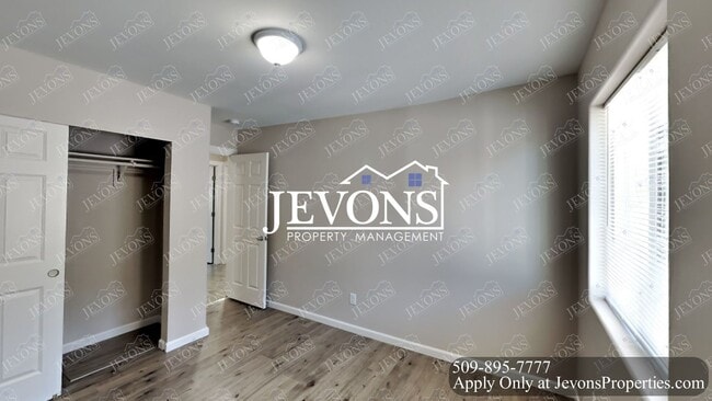 Building Photo - 1912 W Mead Ave