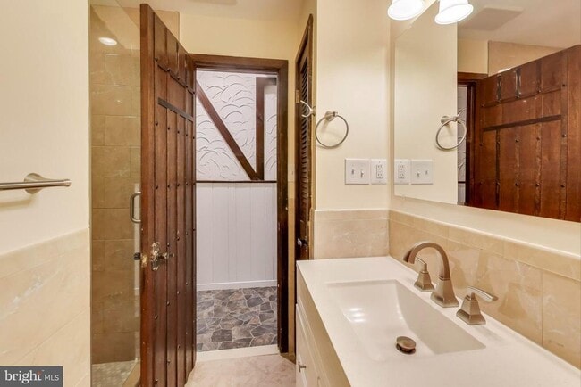 Building Photo - 4001 N Ridgeview Rd