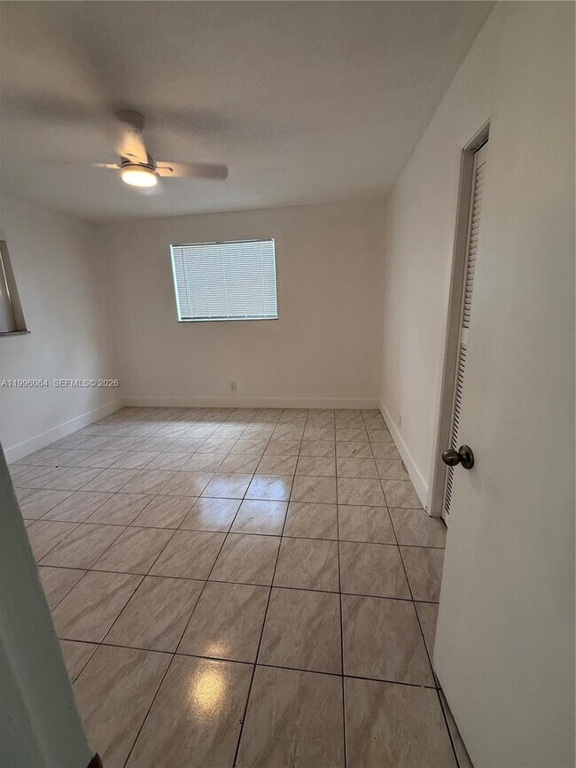 Building Photo - 6071 SW 33rd St