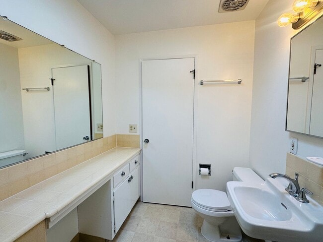 Building Photo - Chabot 4-plex