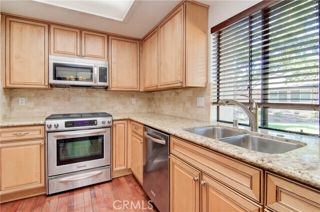 Building Photo - 8566 Fallbrook Cir