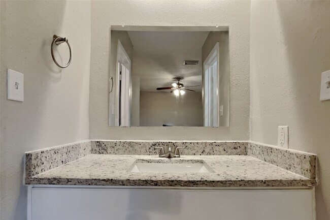 Building Photo - 14203 Cornelia Dr