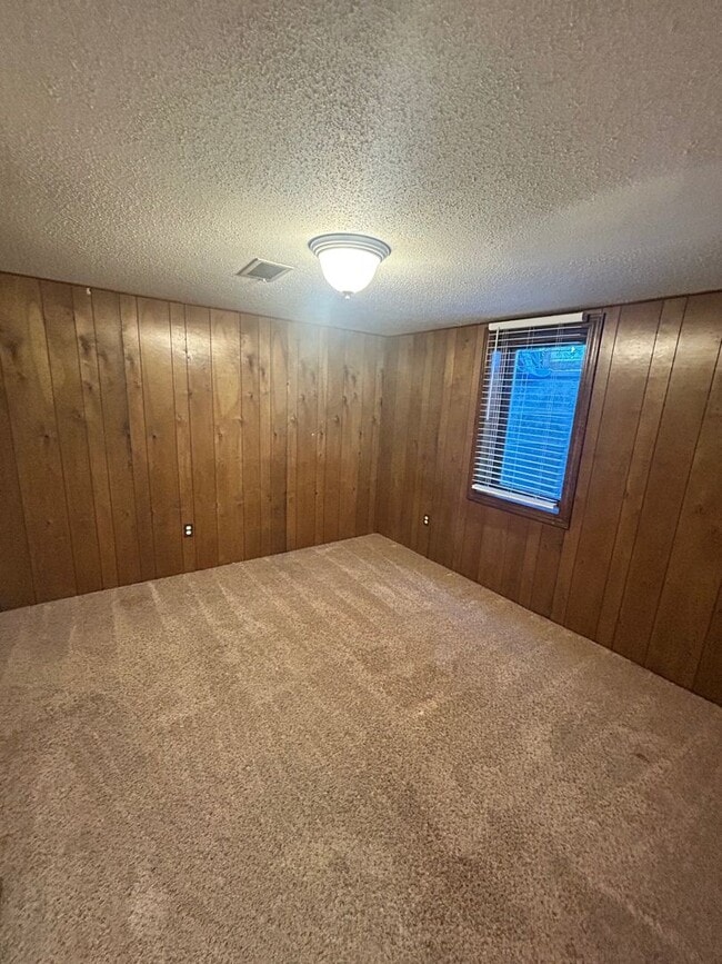 Building Photo - 7615 Walnut Ave