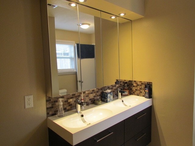 Building Photo - 1709 Gardenia Dr