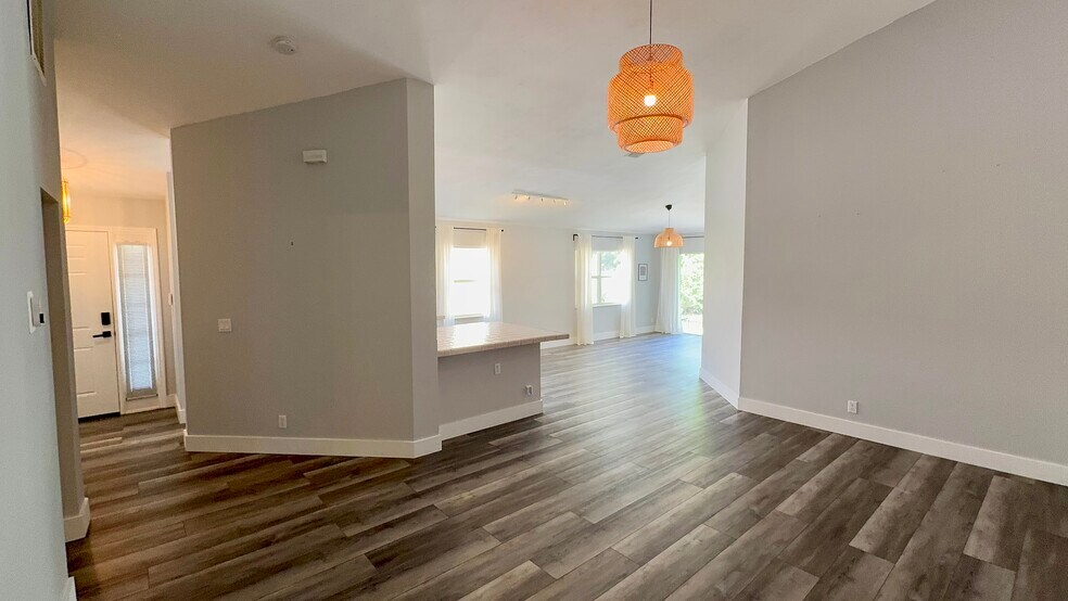 Building Photo - 5465 Grande Palm Cir