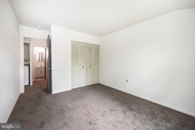 Building Photo - 918 Dogwood Ln