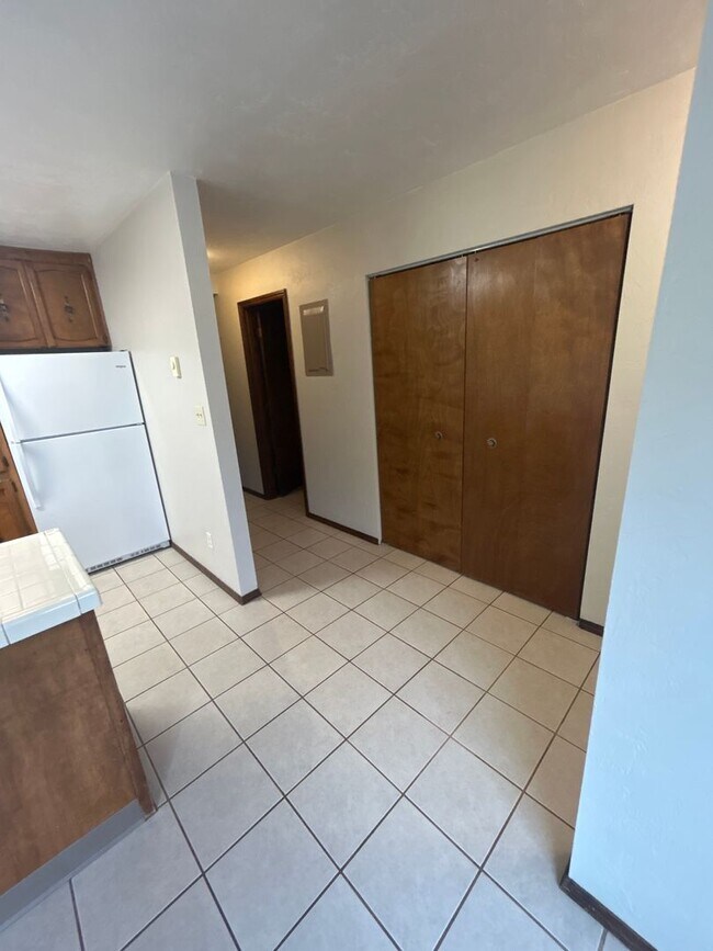 Building Photo - Beautiful 3 Bed /1.5 Bath Townhouse in Albany