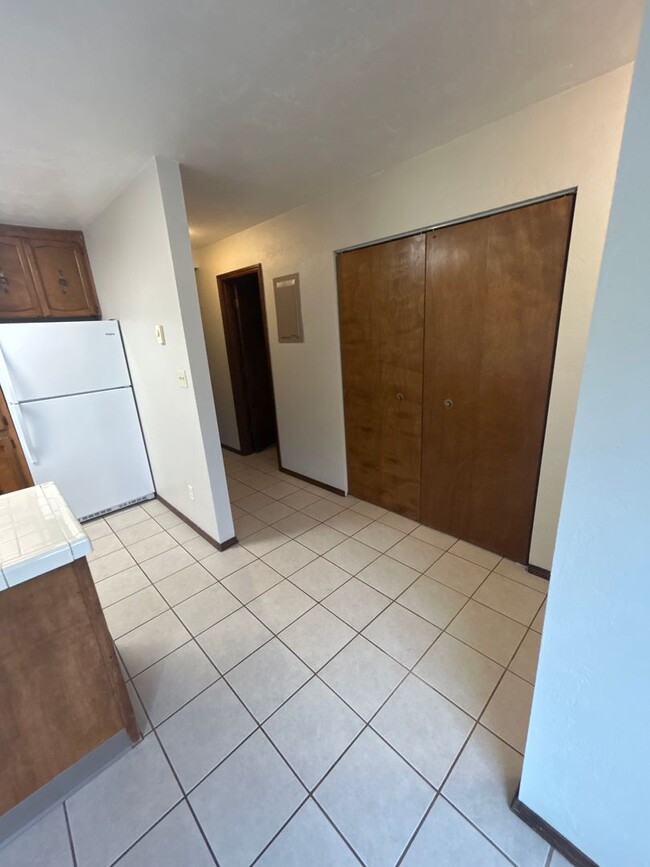 Building Photo - Start the New Year Early! Move in with December's Rent FREE! Deposit Only!