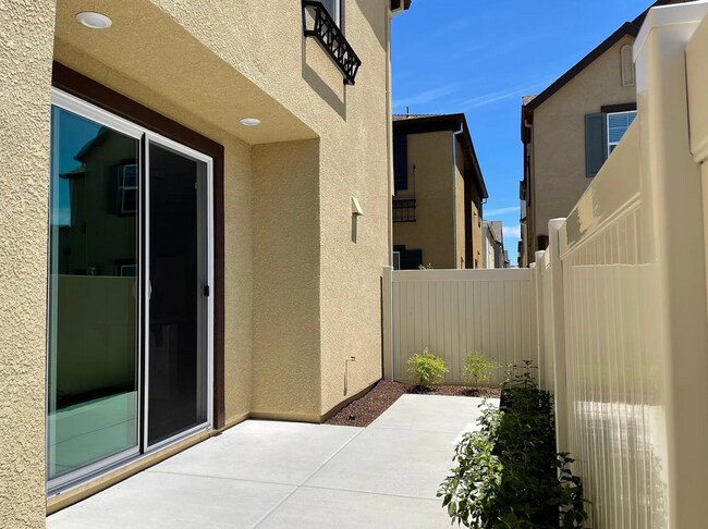 Building Photo - 2144 Brave Hawk Loop