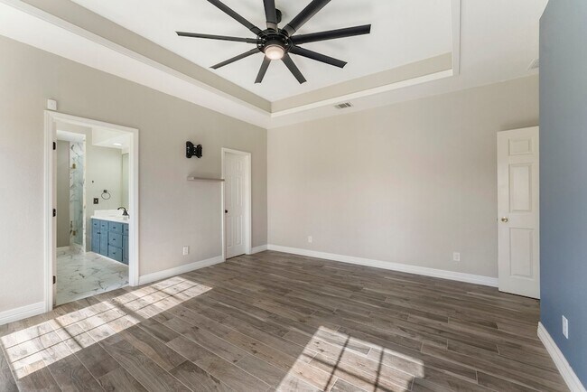 Building Photo - 13942 Longstreet Rd