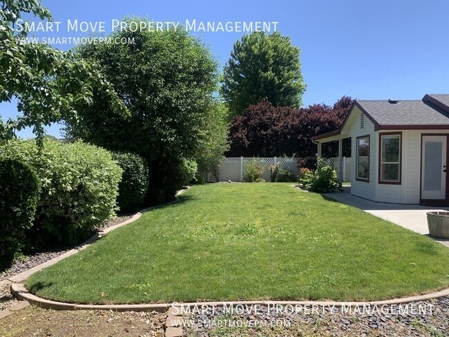 Building Photo - 570 Anton-