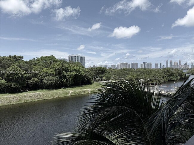 Building Photo - 16395 Biscayne Blvd