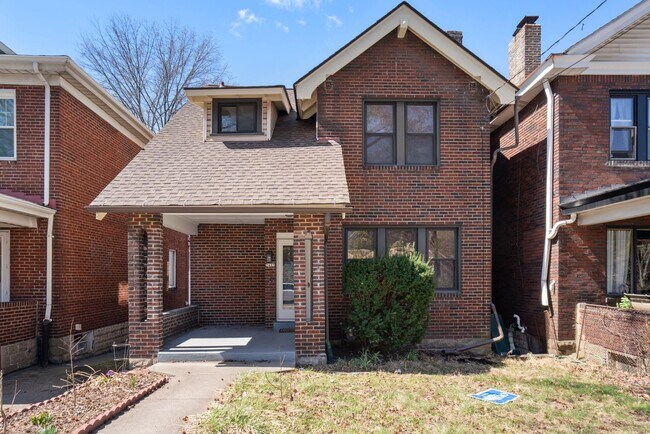 Building Photo - **Price reduction** Spacious 3-Bedroom Hom...