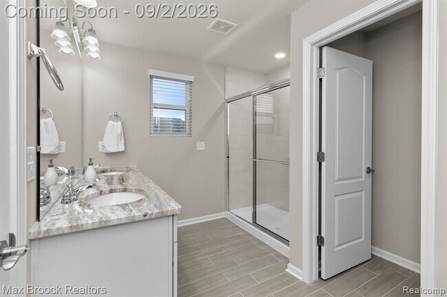 Building Photo - 4819 Glenora Dr