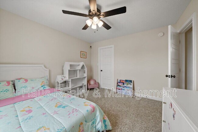 Building Photo - 433 Crestwicke Ct