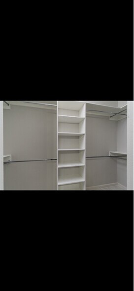 Building Photo - 1007 Hidden Hls St