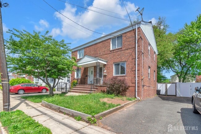 Building Photo - 1355 Hamilton St