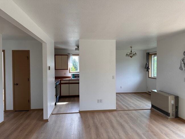 Building Photo - 895 Linda Ct