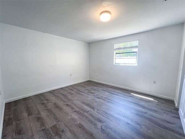 Building Photo - 3402 W Van Buren Dr
