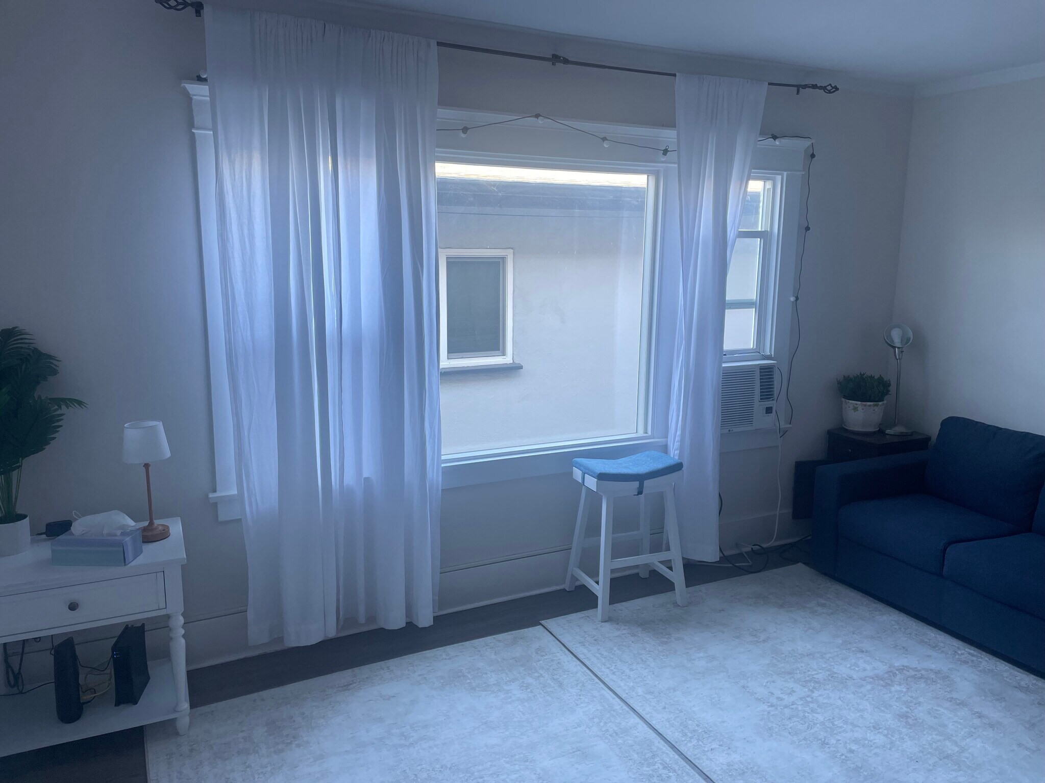 Building Photo - 1109 E 1st St