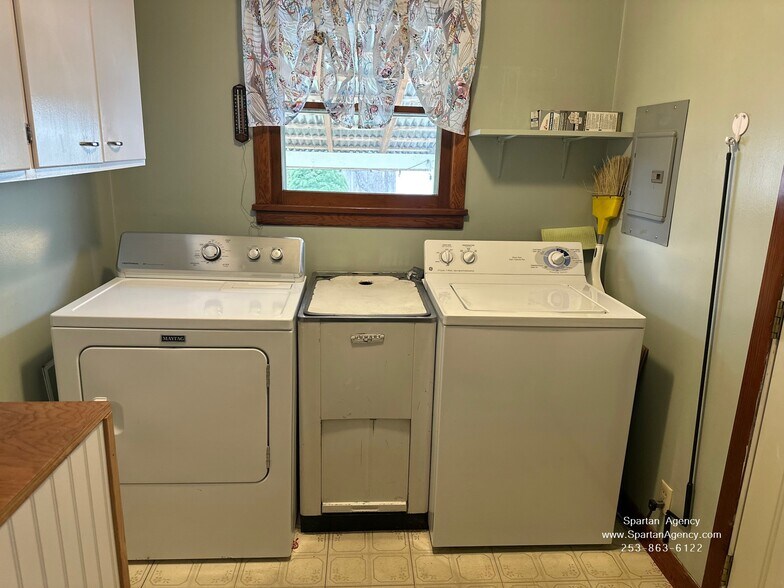 Building Photo - 509 16th St SW