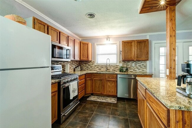 Building Photo - South-side 3 bed 1.5 bath