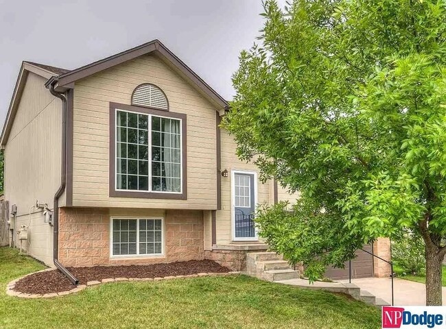 Primary Photo - Charming 3-Bedroom Home in Quiet Omaha Nei...