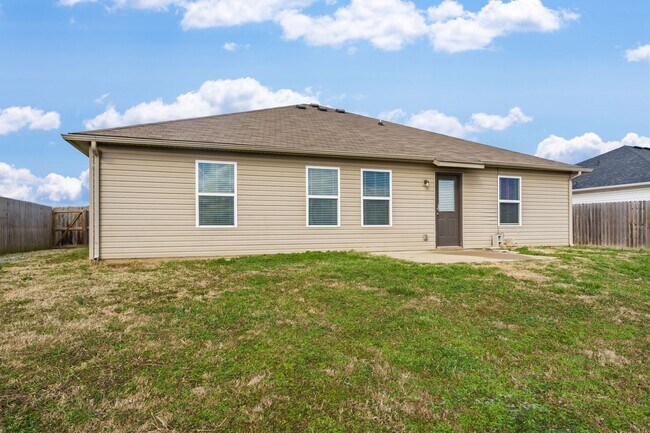 Building Photo - 848 NW Evans Cir