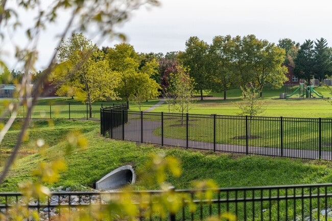 Building Photo - 2535 Bradford Ct