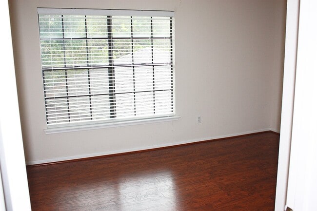 Building Photo - 2319 Mill Creek Dr