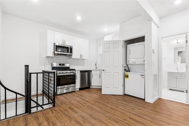 Building Photo - 33 Stagg St