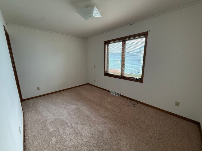 Building Photo - 657/659 Wood Violet Lane