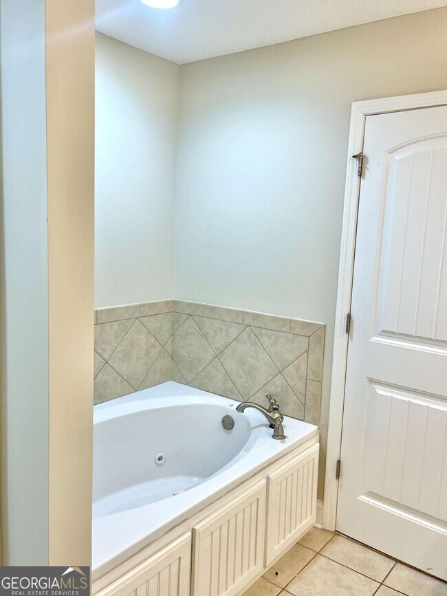 Building Photo - 17 Fox Path