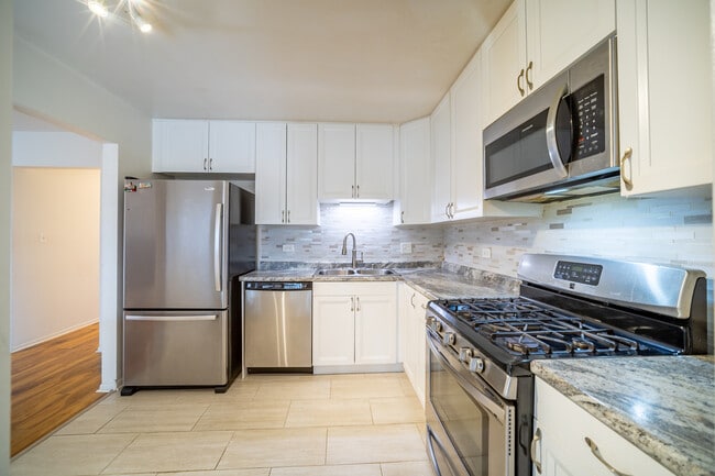 Building Photo - 7020 Barrington Ct