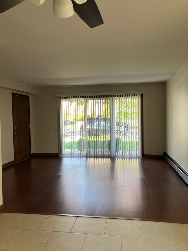 Building Photo - 9521 S Kilbourn Ave