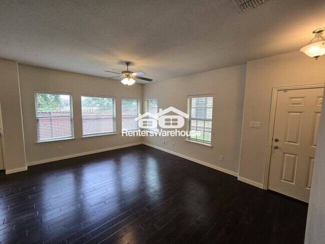 Building Photo - MOVE IN READY - Spacious 2-story townhouse...