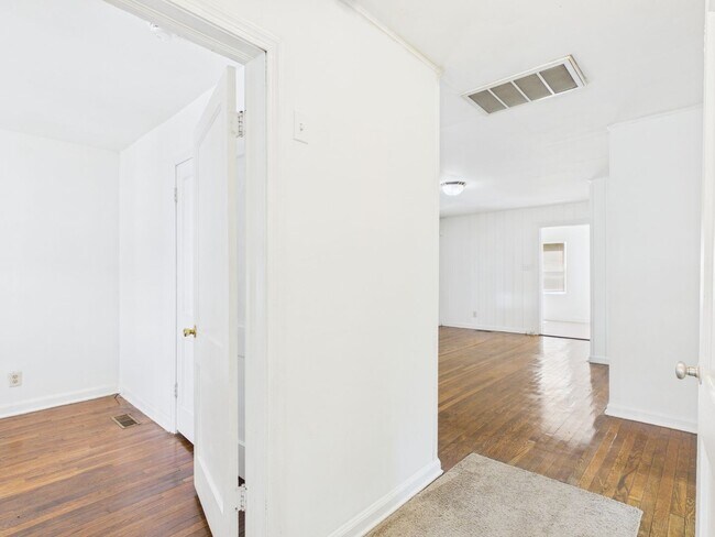 Building Photo - 622 Fayette Ave