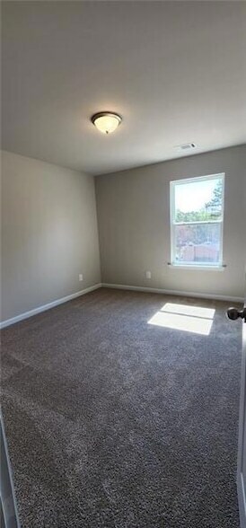 Building Photo - 1476 Fern Ridge Ln