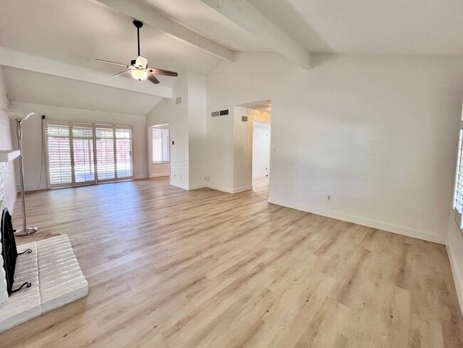 Building Photo - $2,295 Shaw & Van Ness, 3 Bedroom Condo- S...