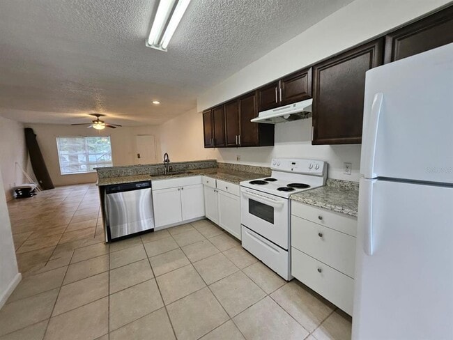 Building Photo - 3651 N Goldenrod Rd