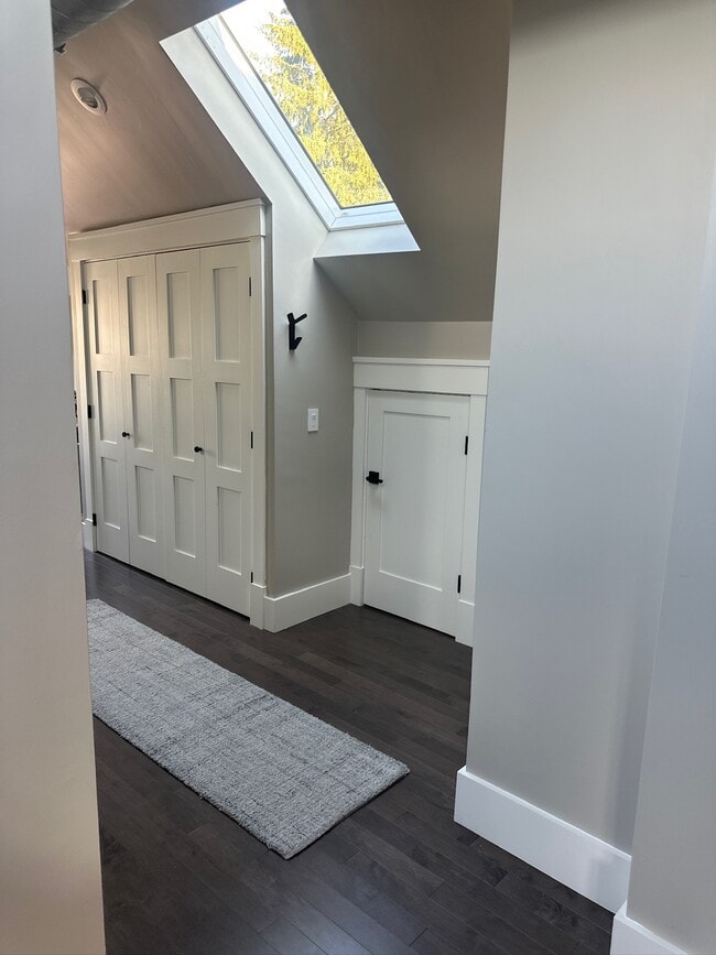 Building Photo - 20 Somerset St