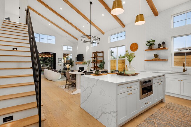 Building Photo - 623 Colima St